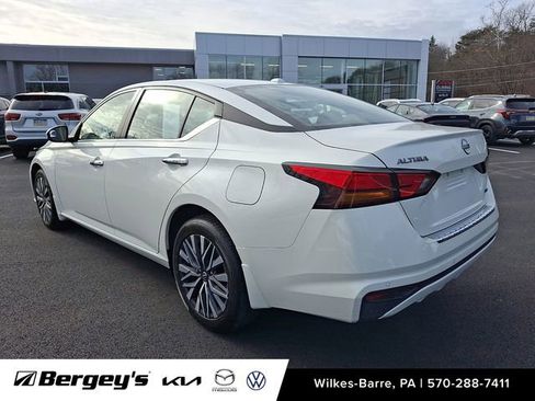 Used 2023 Nissan Altima 2.5 SV image 8