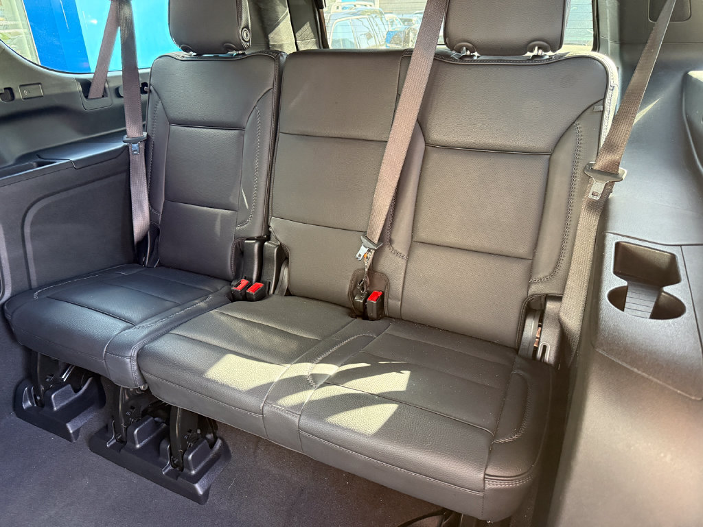 Used 2025 GMC Yukon XL Denali AWD/4WD image 5