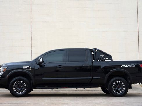 Used 2023 Nissan Titan PRO-4X AWD/4WD image 7