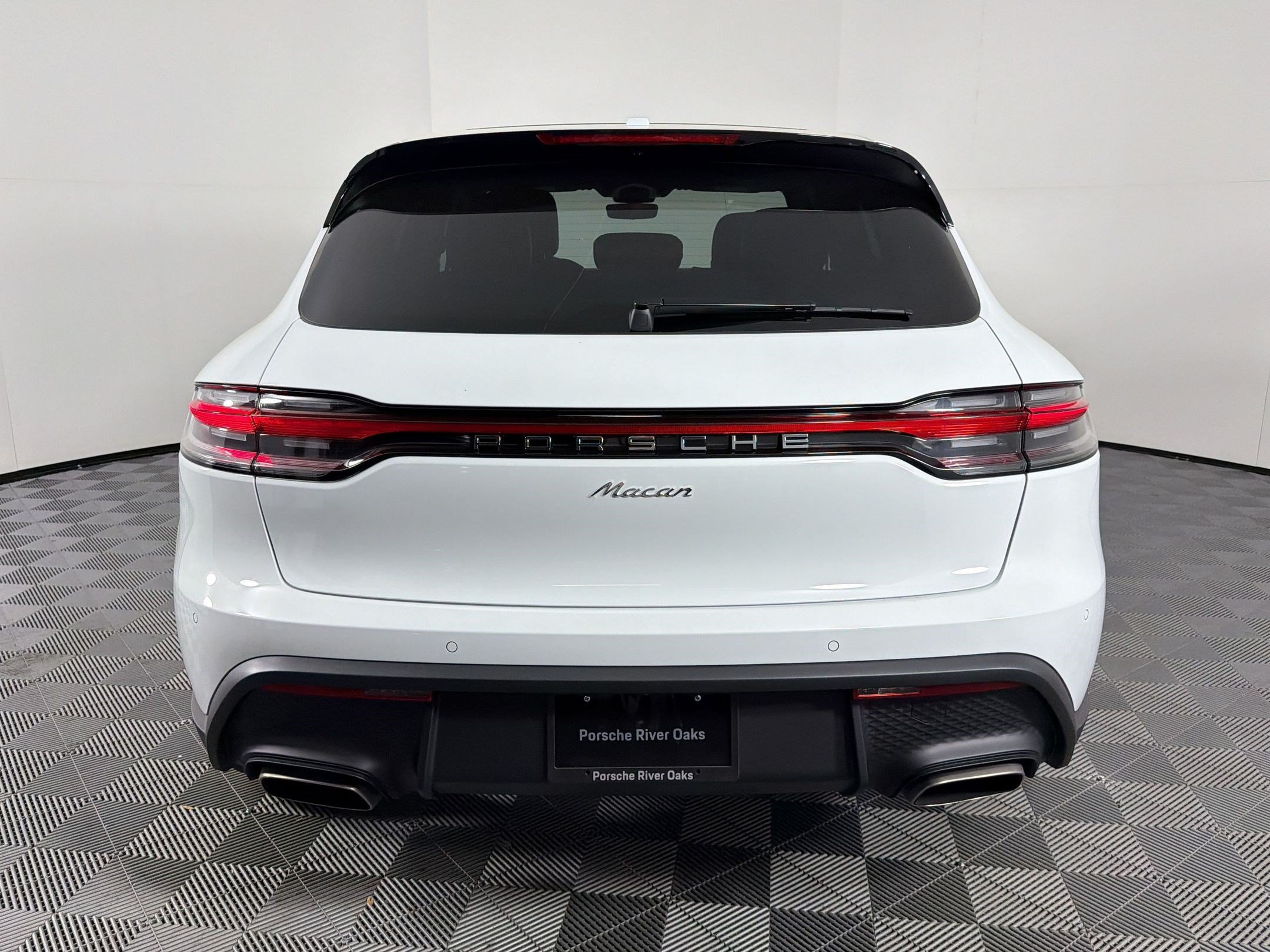 Used 2026 Porsche Macan AWD/4WD image 10