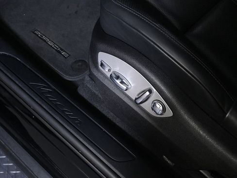 Used 2024 Porsche Macan AWD/4WD image 21