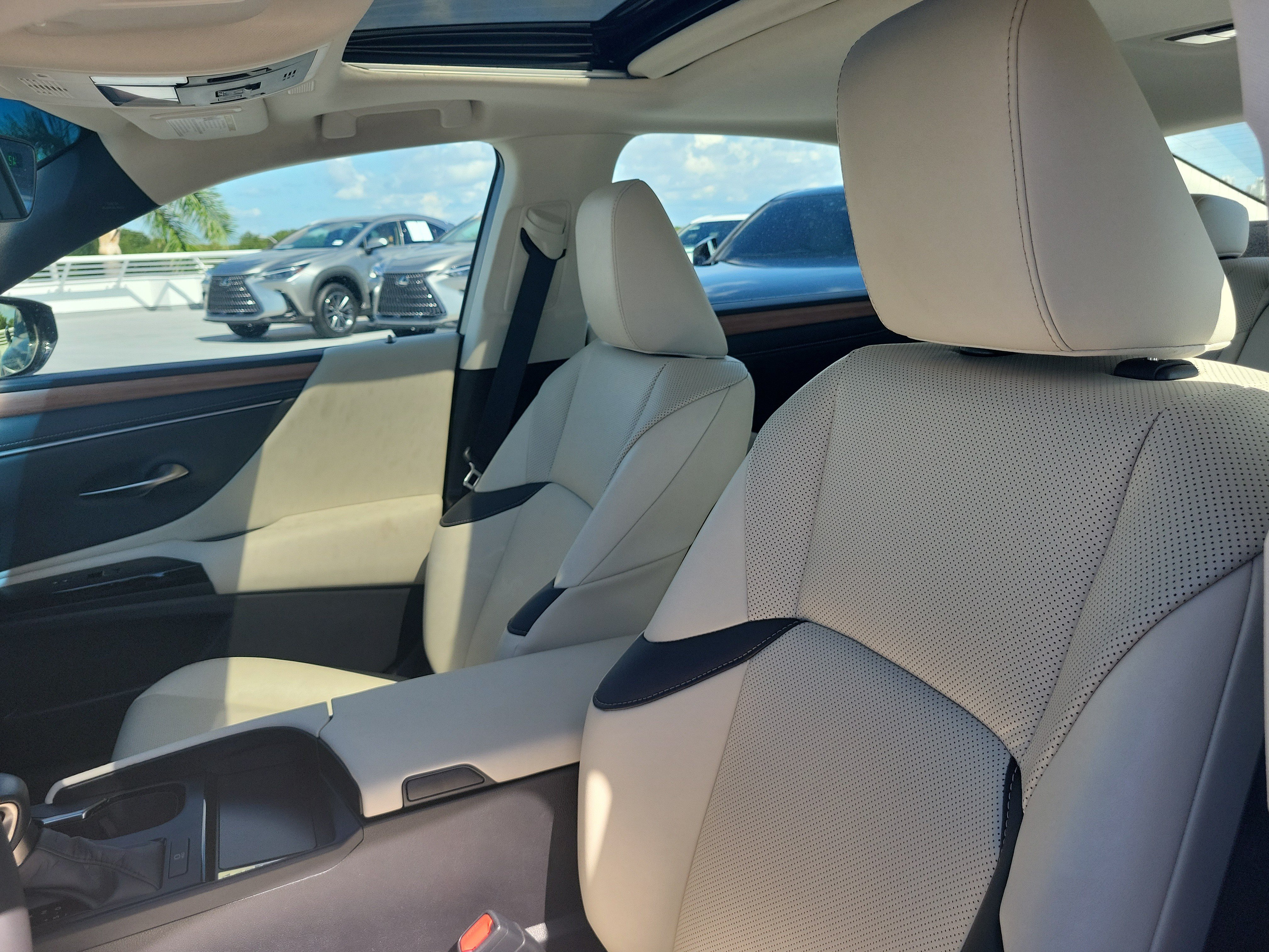 Used 2025 Lexus ES 350 w/ Premium Package FWD image 19