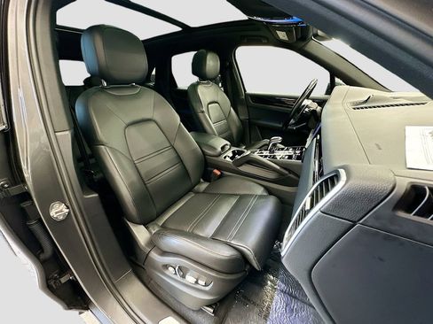 Used 2020 Porsche Cayenne AWD/4WD image 30