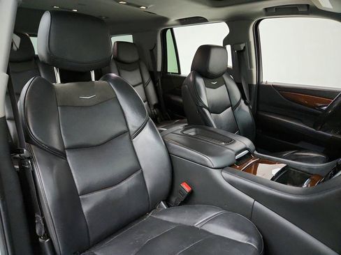Used 2019 Cadillac Escalade Luxury RWD image 27
