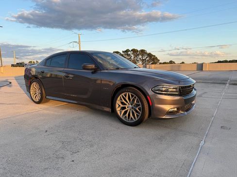 Used 2019 Dodge Charger R/T w/ Plus Group image 4