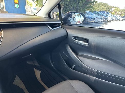 Used 2020 Toyota Corolla LE FWD image 18