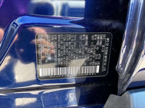 Used 2025 Nissan Rogue SL AWD/4WD image 34
