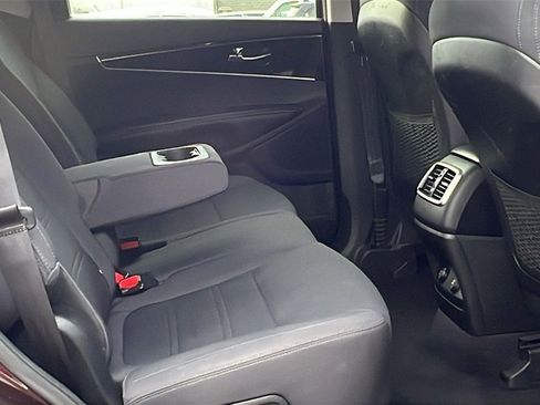Used 2016 Kia Sorento LX image 14