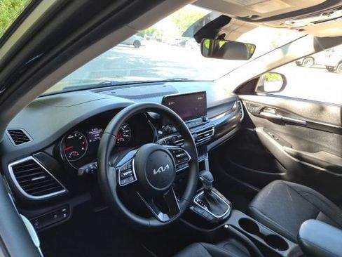 Used 2022 Kia Seltos EX AWD/4WD image 16