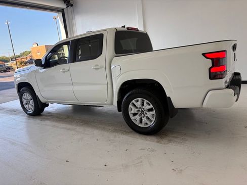 Used 2023 Nissan Frontier SV w/ Tow Package AWD/4WD image 16
