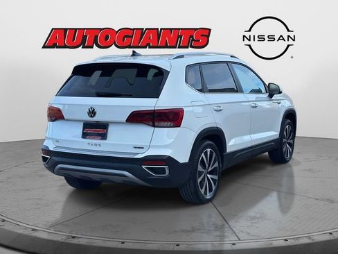 Used 2022 Volkswagen Taos SE image 2