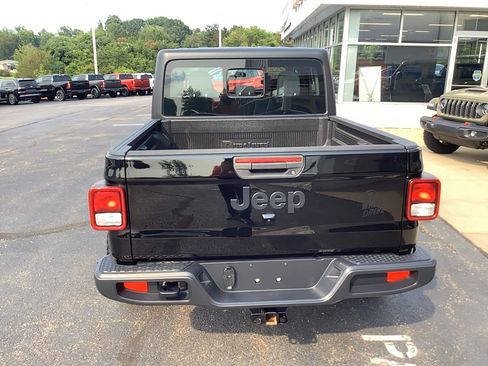 Certified 2023 Jeep Gladiator Sport AWD/4WD image 4