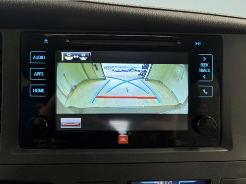 Used 2015 Toyota Sienna Limited image 18