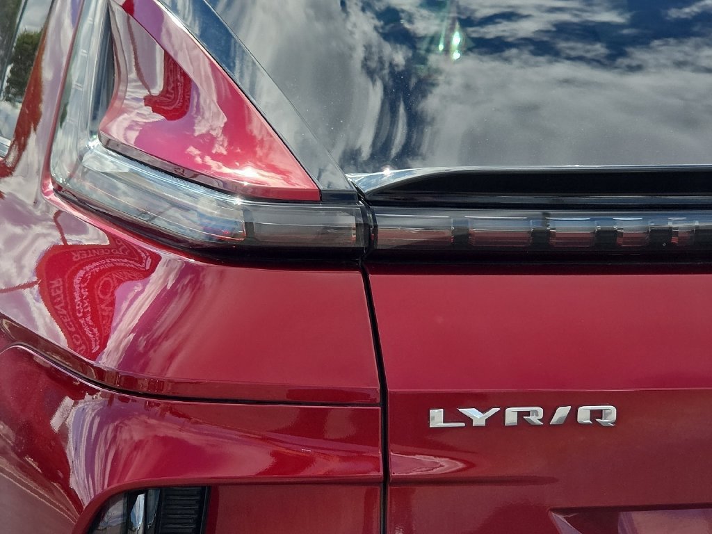 Used 2024 Cadillac Lyriq Sport RWD image 9