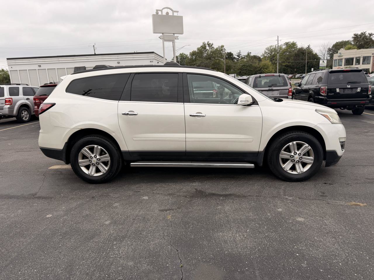 Used 2014 Chevrolet Traverse LT w/ LPO, 'HIT The Road' Package FWD image 7