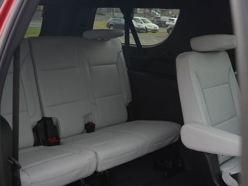 New 2026 Chevrolet Suburban Premier image 31