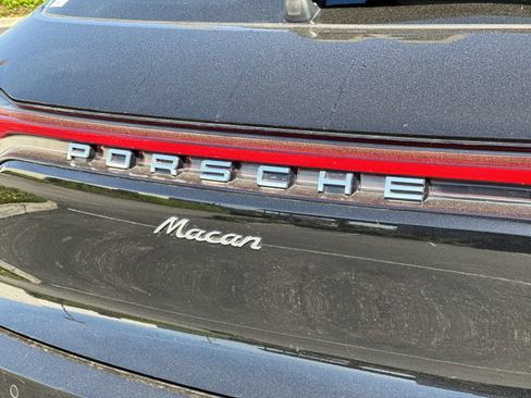 Used 2022 Porsche Macan AWD/4WD image 26