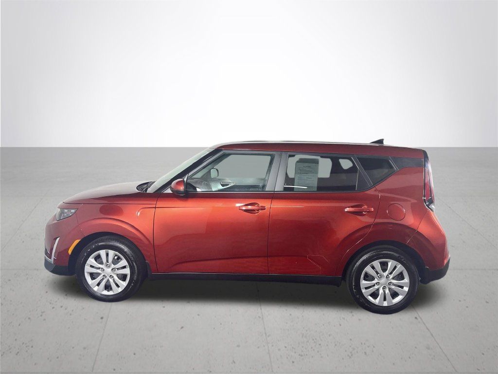 Used 2025 Kia Soul LX FWD image 9