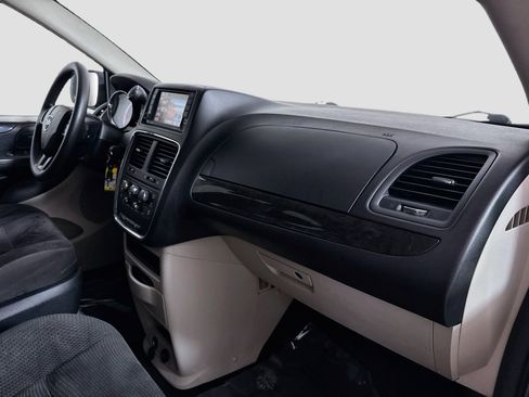 Used 2019 Dodge Grand Caravan SE FWD image 28
