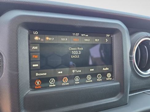 Used 2019 Jeep Wrangler Unlimited Sahara w/ Cold Weather Group AWD/4WD image 23