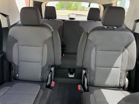 Used 2020 Chevrolet Traverse LT FWD image 13