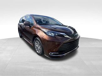 Used 2021 Toyota Sienna XLE video 2