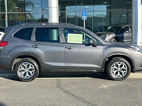 Used 2023 Subaru Forester Premium image 3