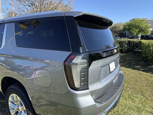 Used 2025 Chevrolet Suburban Premier RWD image 11