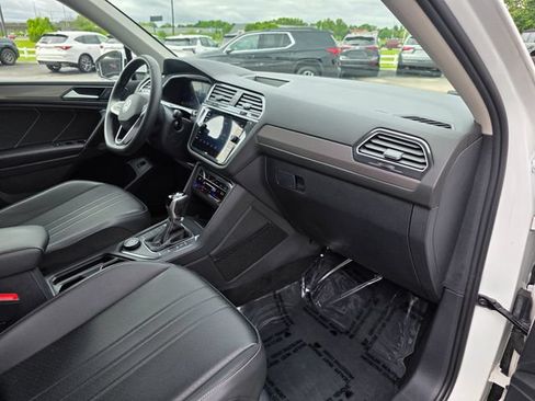 Used 2024 Volkswagen Tiguan SE AWD/4WD image 7