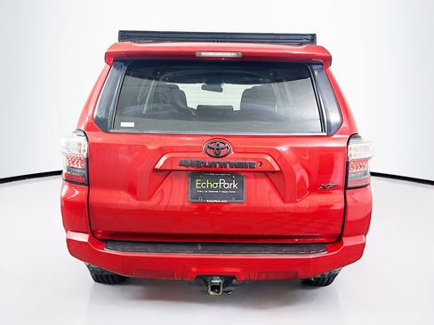 Used 2018 Toyota 4Runner SR5 AWD/4WD image 7