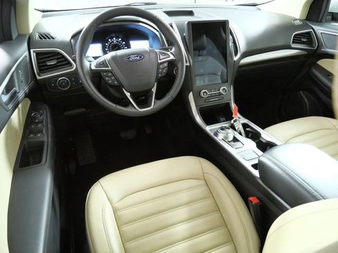 Certified 2024 Ford Edge SEL w/ Convenience Package AWD/4WD image 4