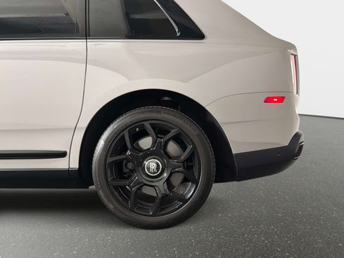 Used 2024 Rolls-Royce Cullinan Black Badge AWD/4WD image 21