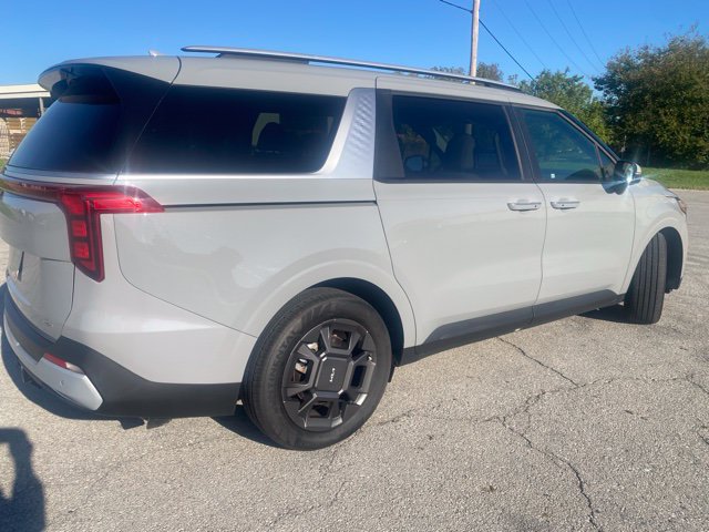 Used 2026 Kia Carnival EX FWD image 18
