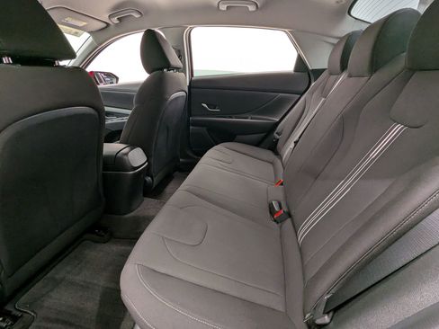 Used 2023 Hyundai Elantra SEL image 18