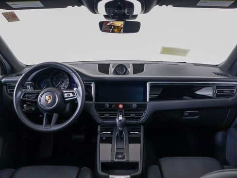 Certified 2025 Porsche Macan AWD/4WD image 14