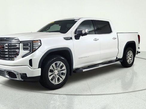 Used 2024 GMC Sierra 1500 Denali w/ Technology Package AWD/4WD image 3