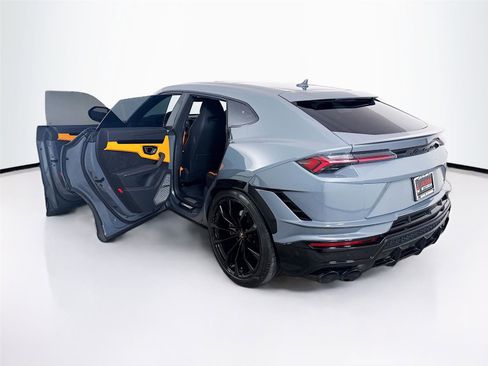Used 2023 Lamborghini Urus S AWD/4WD image 40