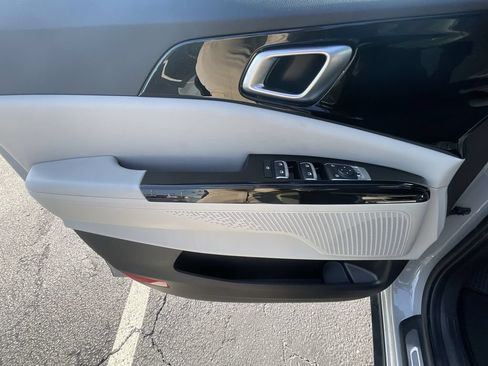 Used 2024 Kia Carnival EX FWD image 22