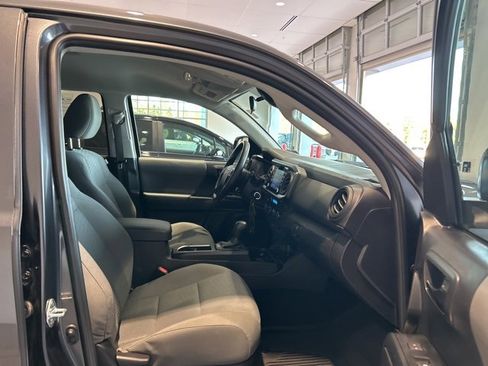 Used 2022 Toyota Tacoma SR image 17