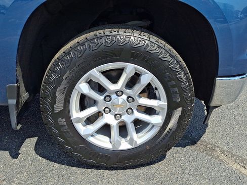 Used 2024 Chevrolet Silverado 1500 LT AWD/4WD image 9