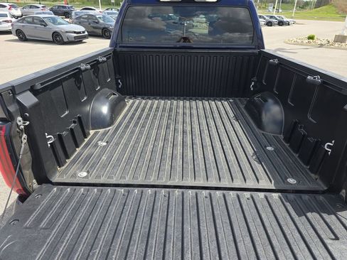 Used 2022 Toyota Tundra SR5 w/ SR5 Convenience Package AWD/4WD image 22
