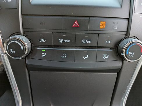 Used 2015 Toyota Camry LE FWD image 19