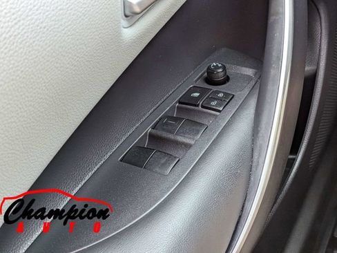 Used 2021 Toyota Corolla SE FWD image 23