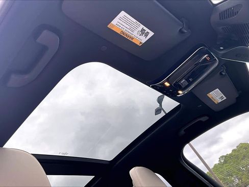 Used 2024 Mercedes-Benz GLC 300 4MATIC image 14