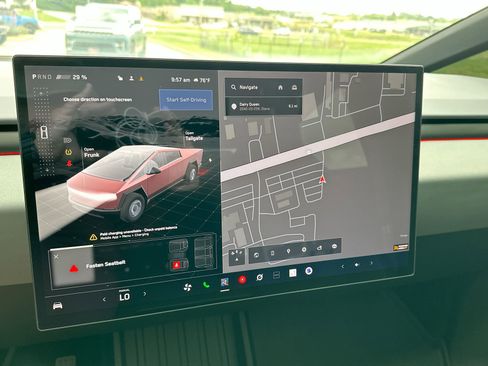 Used 2025 Tesla Cybertruck 2WD Crew Cab image 18