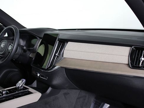 Certified 2025 Volvo XC90 B6 Ultra image 22