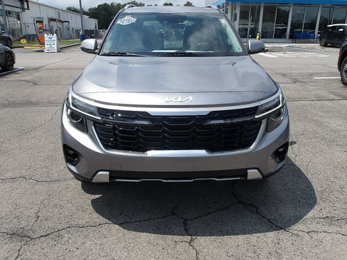 Used 2024 Kia Seltos EX AWD/4WD image 2