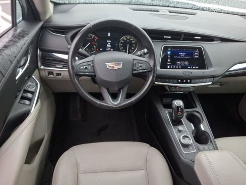 Used 2019 Cadillac XT4 Luxury w/ Cold Weather Package AWD/4WD image 11