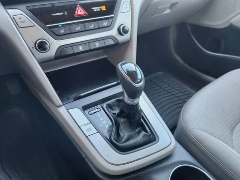 Used 2017 Hyundai Elantra SE FWD image 24