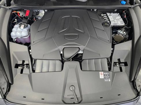 Certified 2025 Porsche Cayenne Coupe AWD/4WD image 12